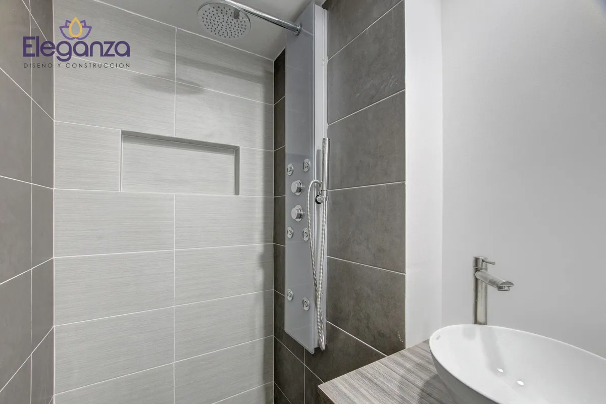 Baño tina ducha enchape gris