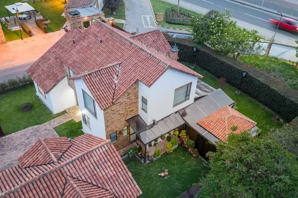 Casa campestre vista aérea drone jardin