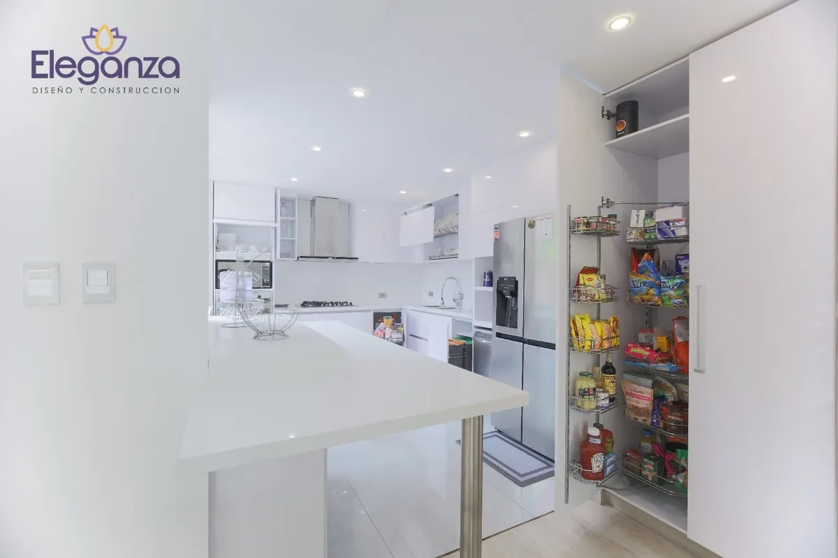 Cocina integral blanca despensa alacena