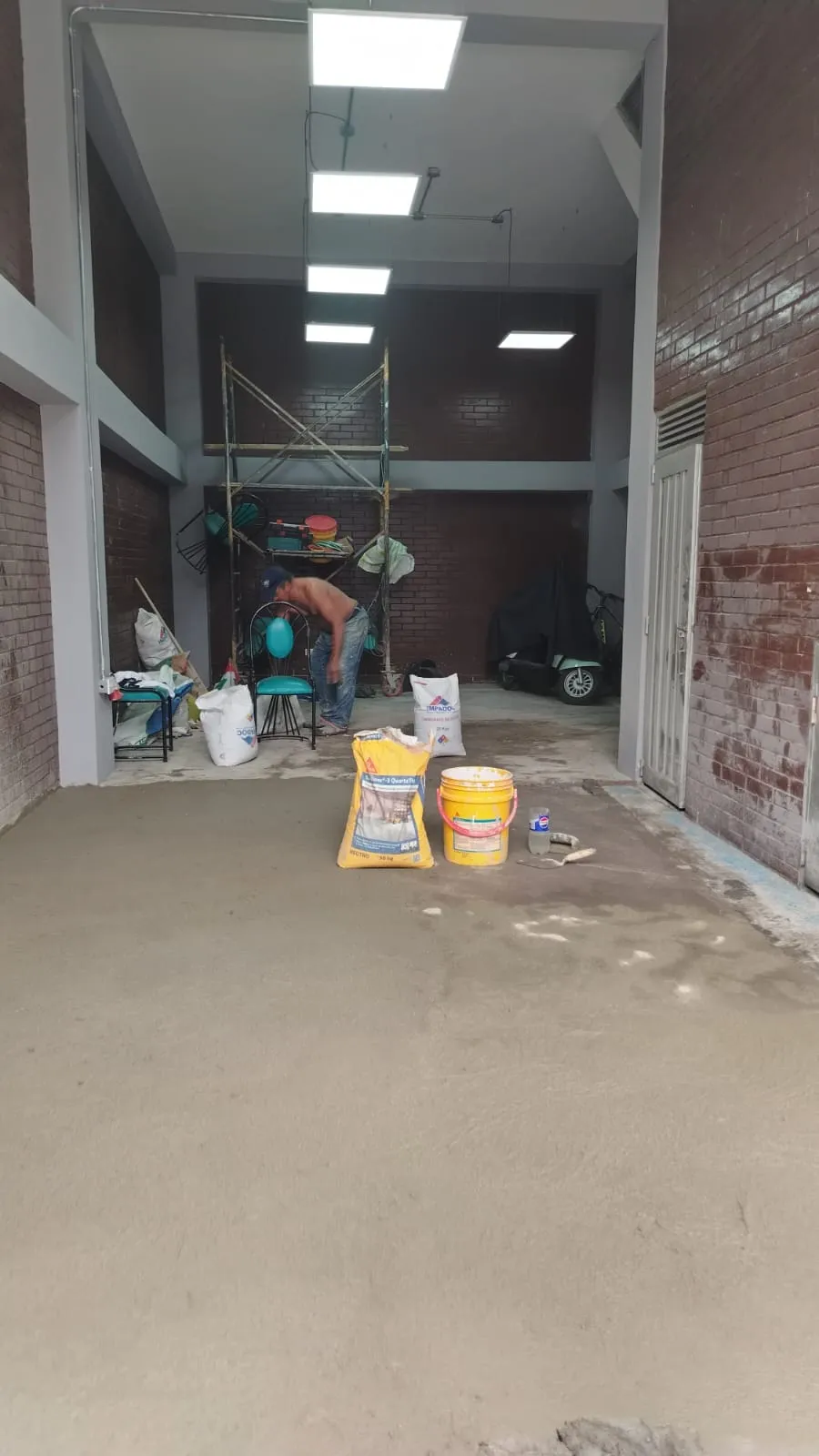 Local comercial obra gris adecuación