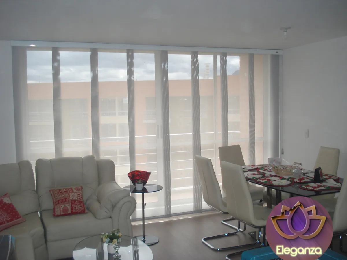 Sala comedor amoblada cortinas verticales