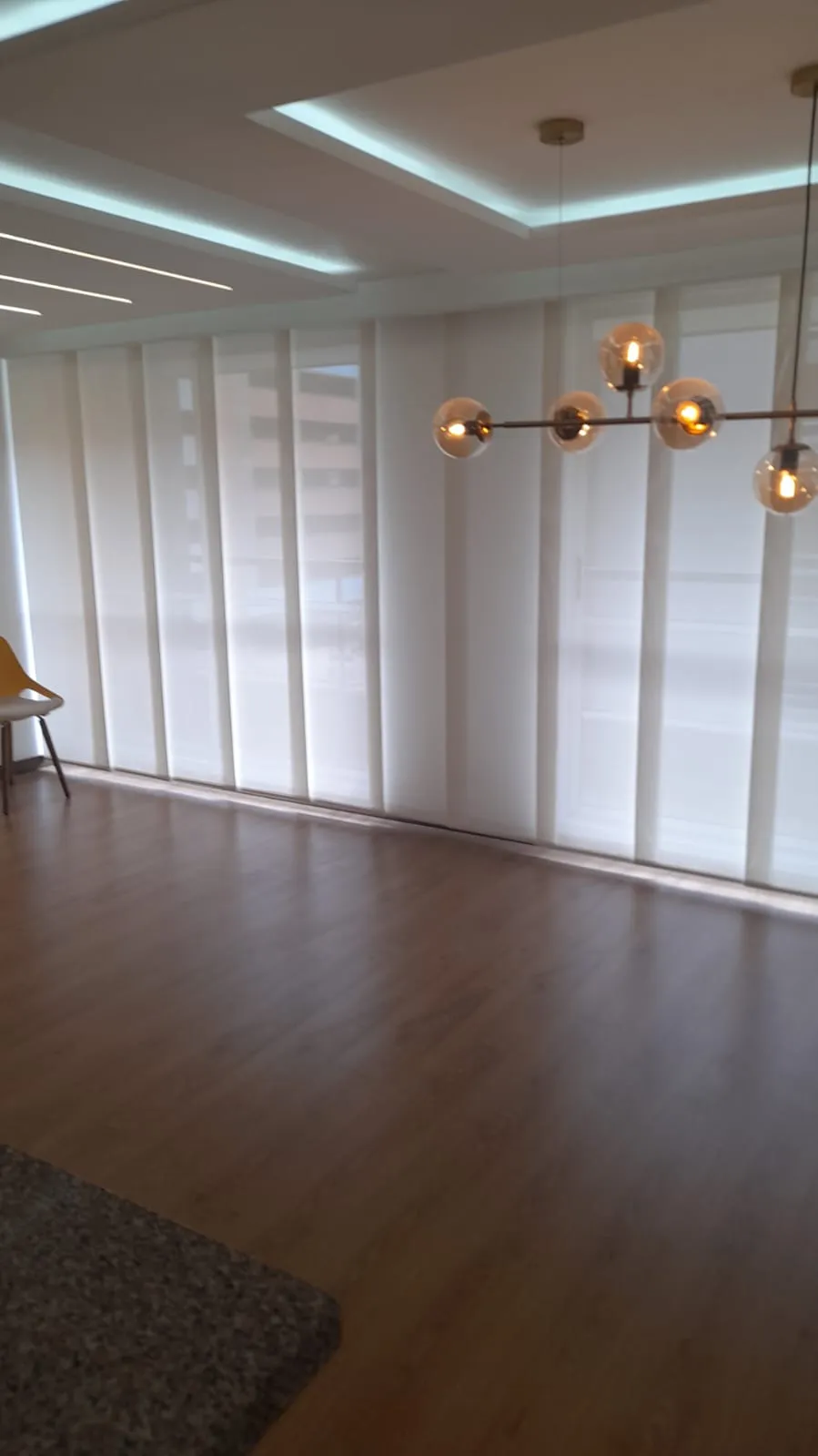 Sala panel japonés piso madera
